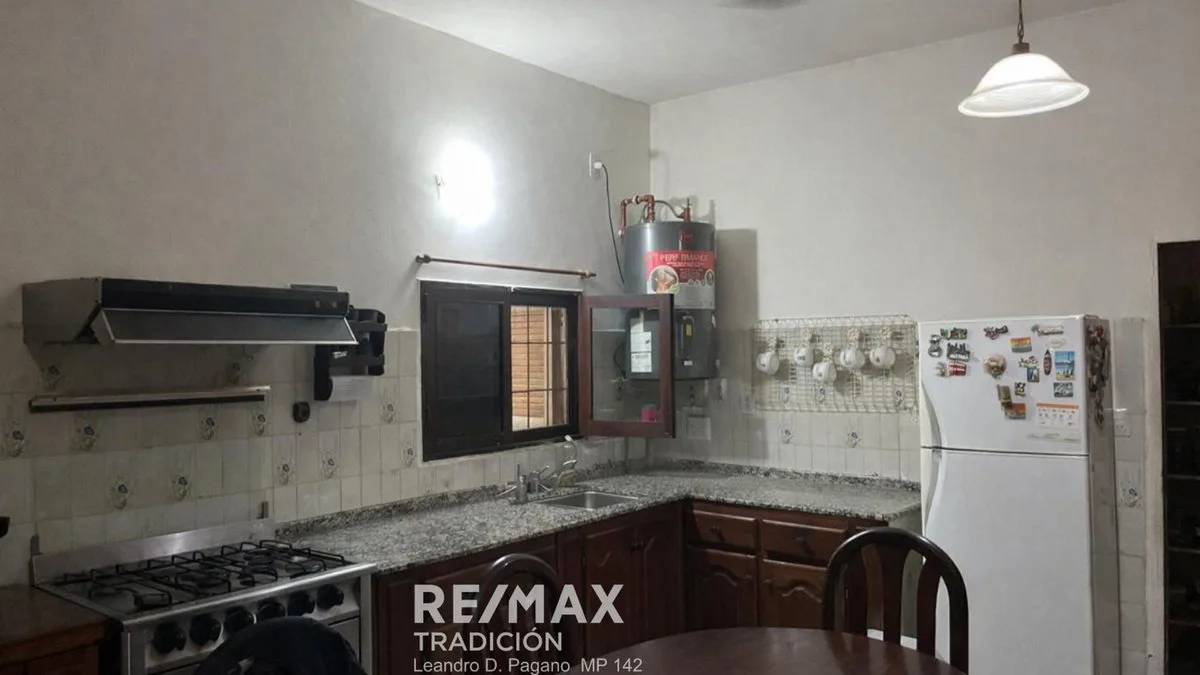VENTA CASA + LOCAL COMERCIAL + DEPTOS- ZONA UNNE foto 5