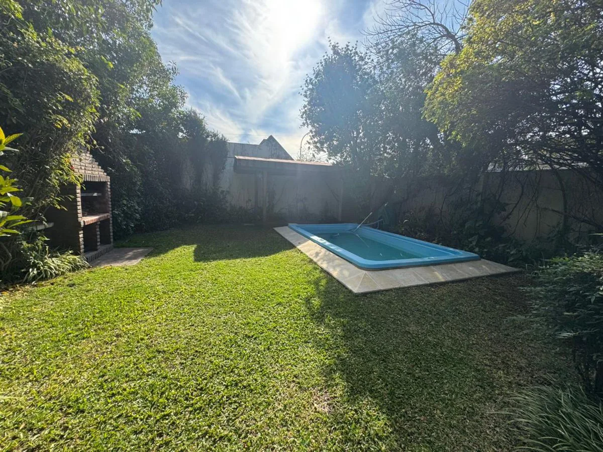 VENTA CASA CON PILETA foto 3