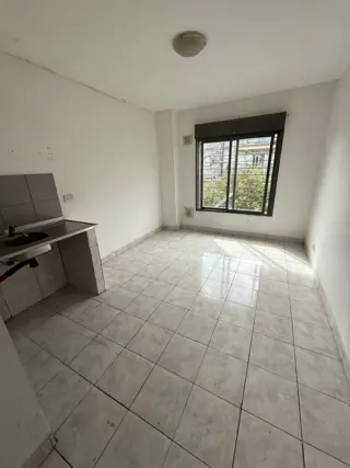 Monoambiente En Alquiler 2do Piso por escalera en Esquina, Villa Lugano foto 1