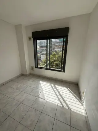 Monoambiente En Alquiler 2do Piso por escalera en Esquina, Villa Lugano foto 3