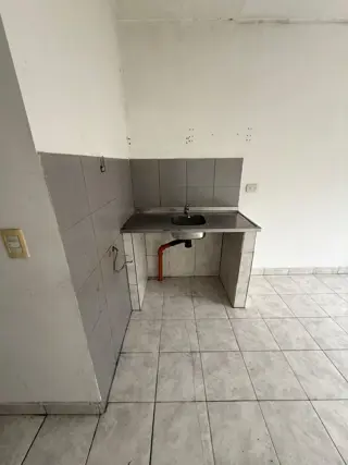 Monoambiente En Alquiler 2do Piso por escalera en Esquina, Villa Lugano foto 5