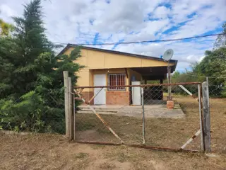 Retasado Venta Cabaña Prefabricada 2 dormitorio en Anisacate U$S32.000. foto 2