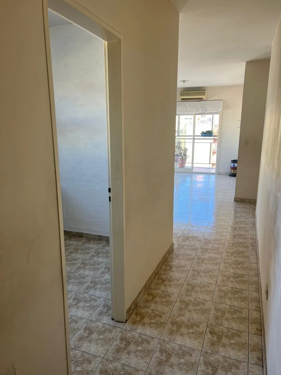 APTO PROFESIONAL o VIVIENDA 3 amb con balcón al frente. foto 2