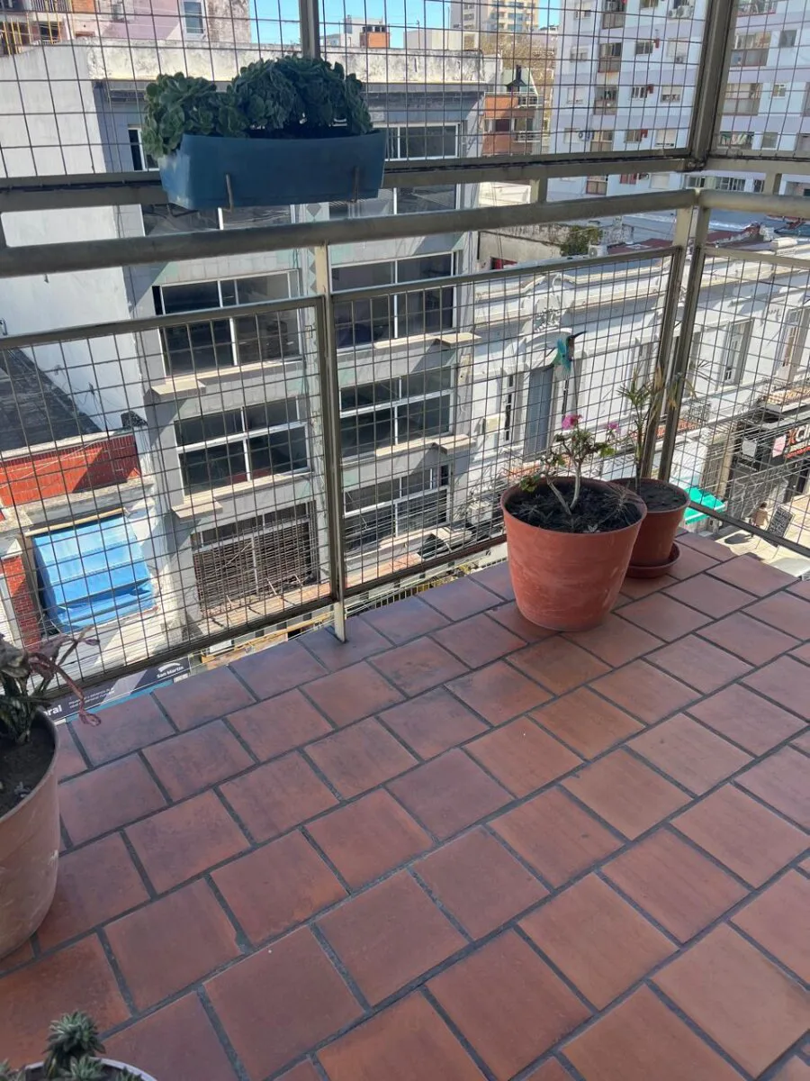 APTO PROFESIONAL o VIVIENDA 3 amb con balcón al frente. foto 4