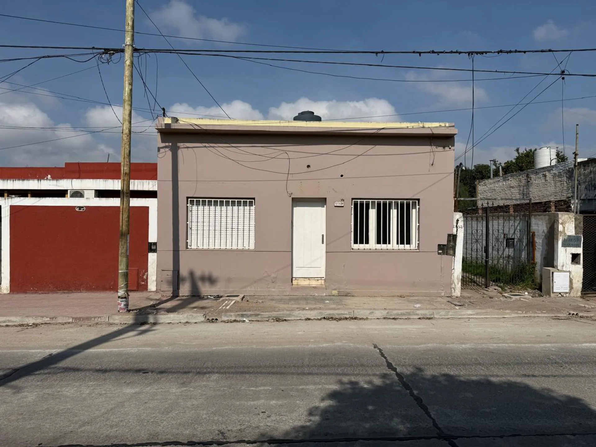 VENTA CASA A REPARAR EN BARRIO COLON foto 2