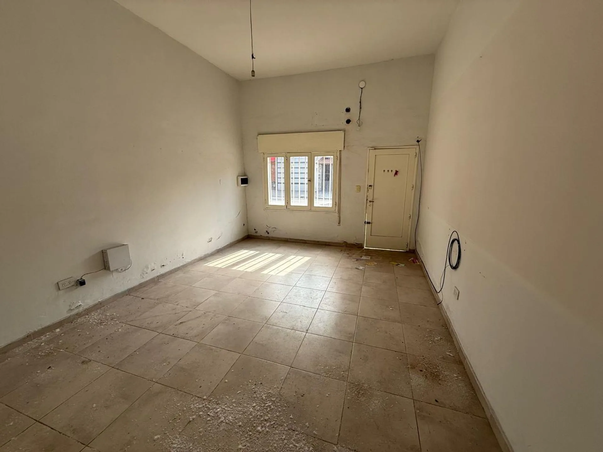 VENTA CASA A REPARAR EN BARRIO COLON foto 3