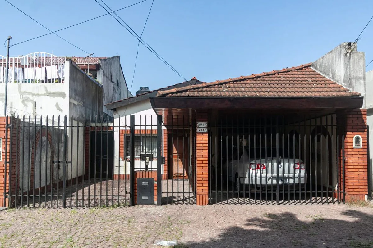 VENTA CASA 4 AMB CON PILETA Y GARAGE foto 3
