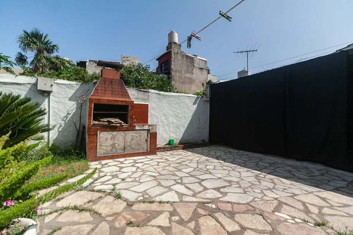VENTA CASA 4 AMB CON PILETA Y GARAGE foto 4