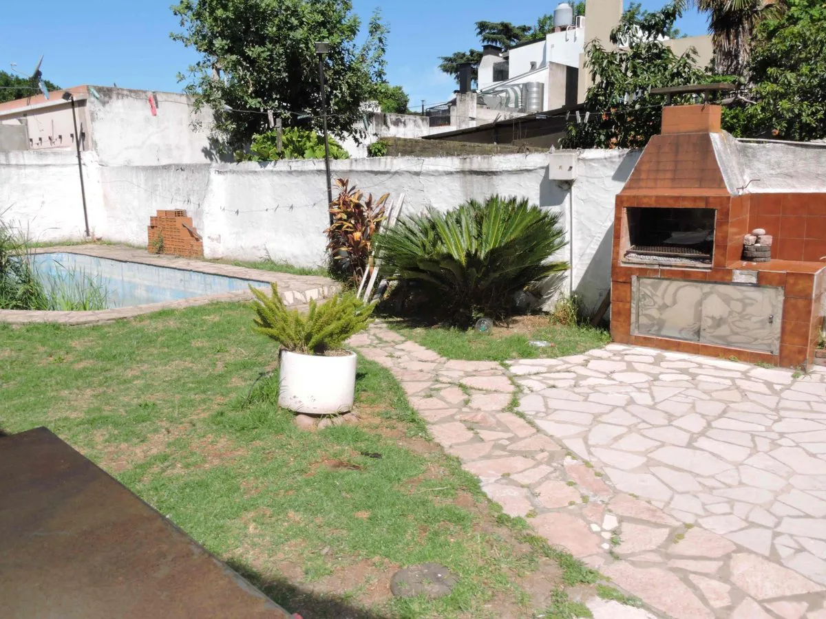 VENTA CASA 4 AMB CON PILETA Y GARAGE foto 5