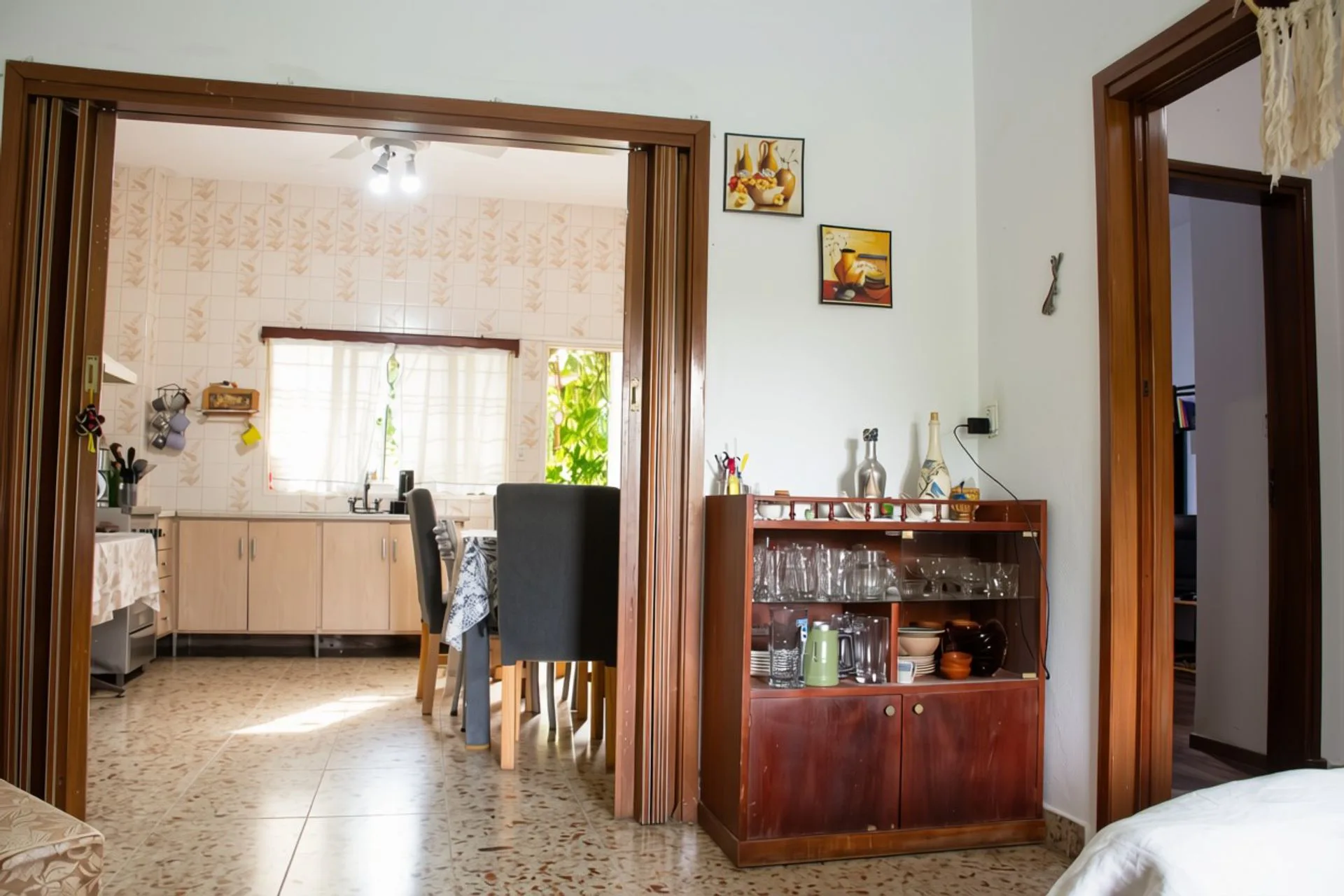 Casa 3 amb. venta Villa Lynch c/parque y quincho foto 5