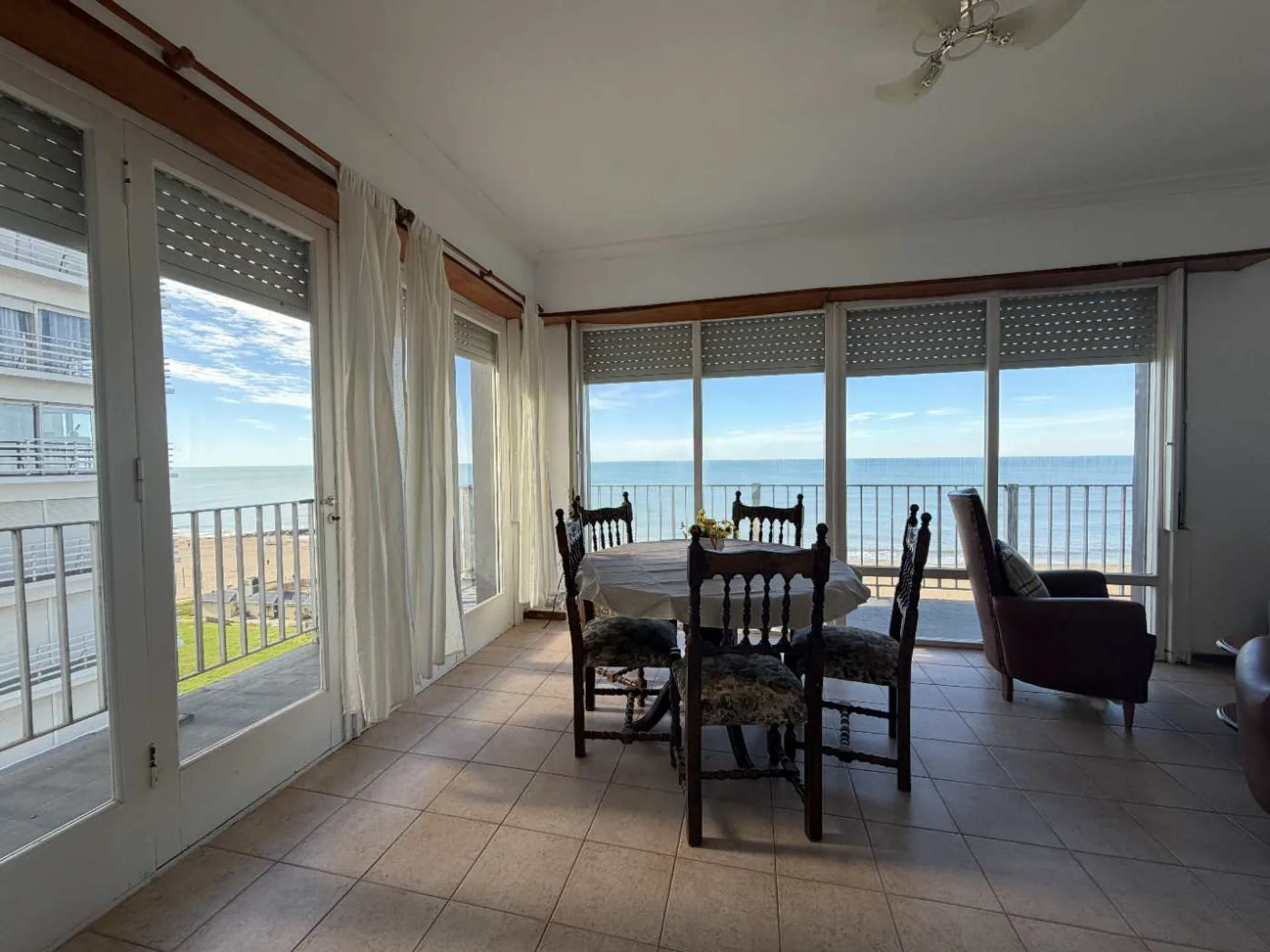 VENTA DEPARTAMENTO 3 AMBIENTES CON VISTA AL MAR foto 3