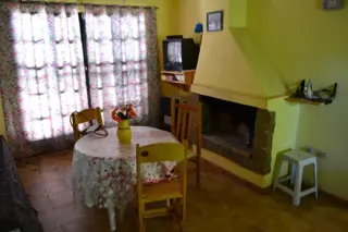 De Blasis Bienes Raices Se Vende linda CASA CÉNTRICA en TANTI foto 3