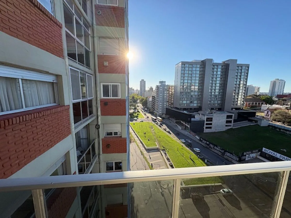 VENTA SEMIPISO FRENTE AL MAR CON COCHERA foto 2