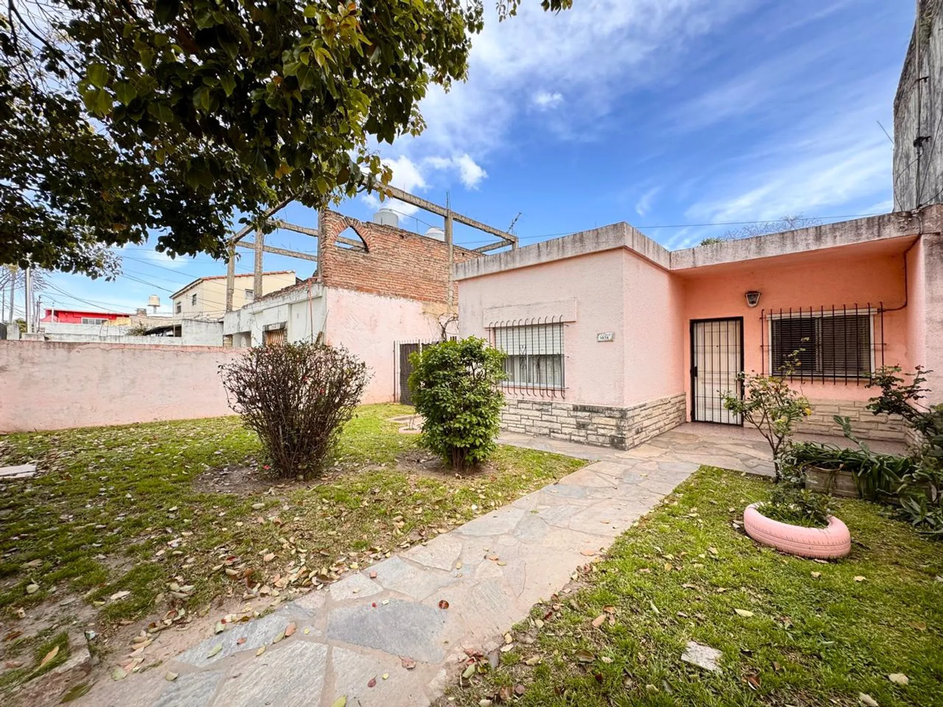 Casa en venta -Centro La Paloma- Talar