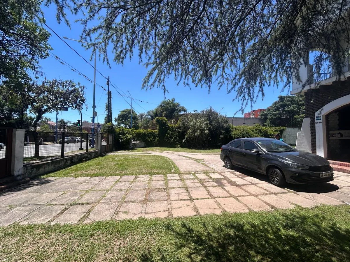 VENDO CASA ESQUINA  SOBRE AV MATE DE LUNA foto 3
