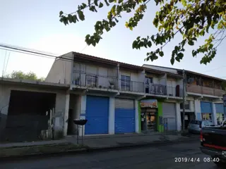 4 Locales + 4 Dptos. en planta Alta - buen ingreso mensual - ideal inversión foto 2