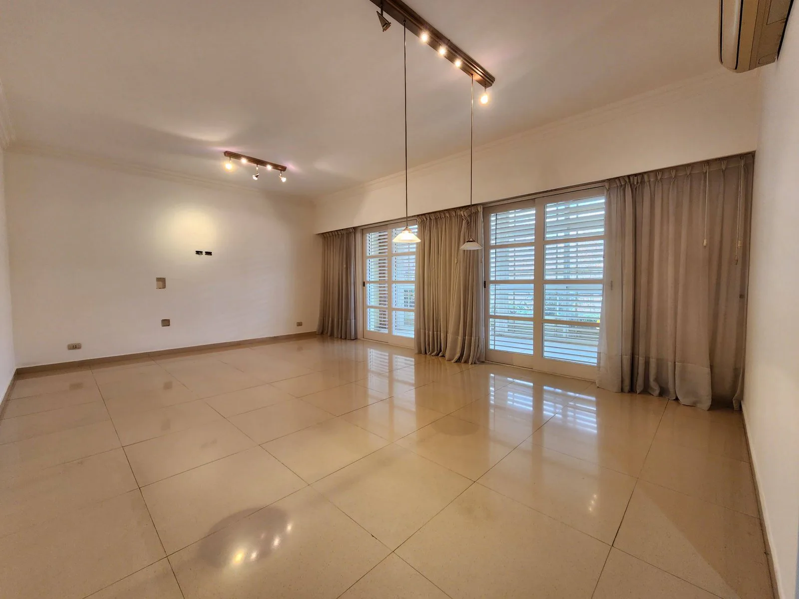 Piso de categoría en venta en Villa Lugano foto 2