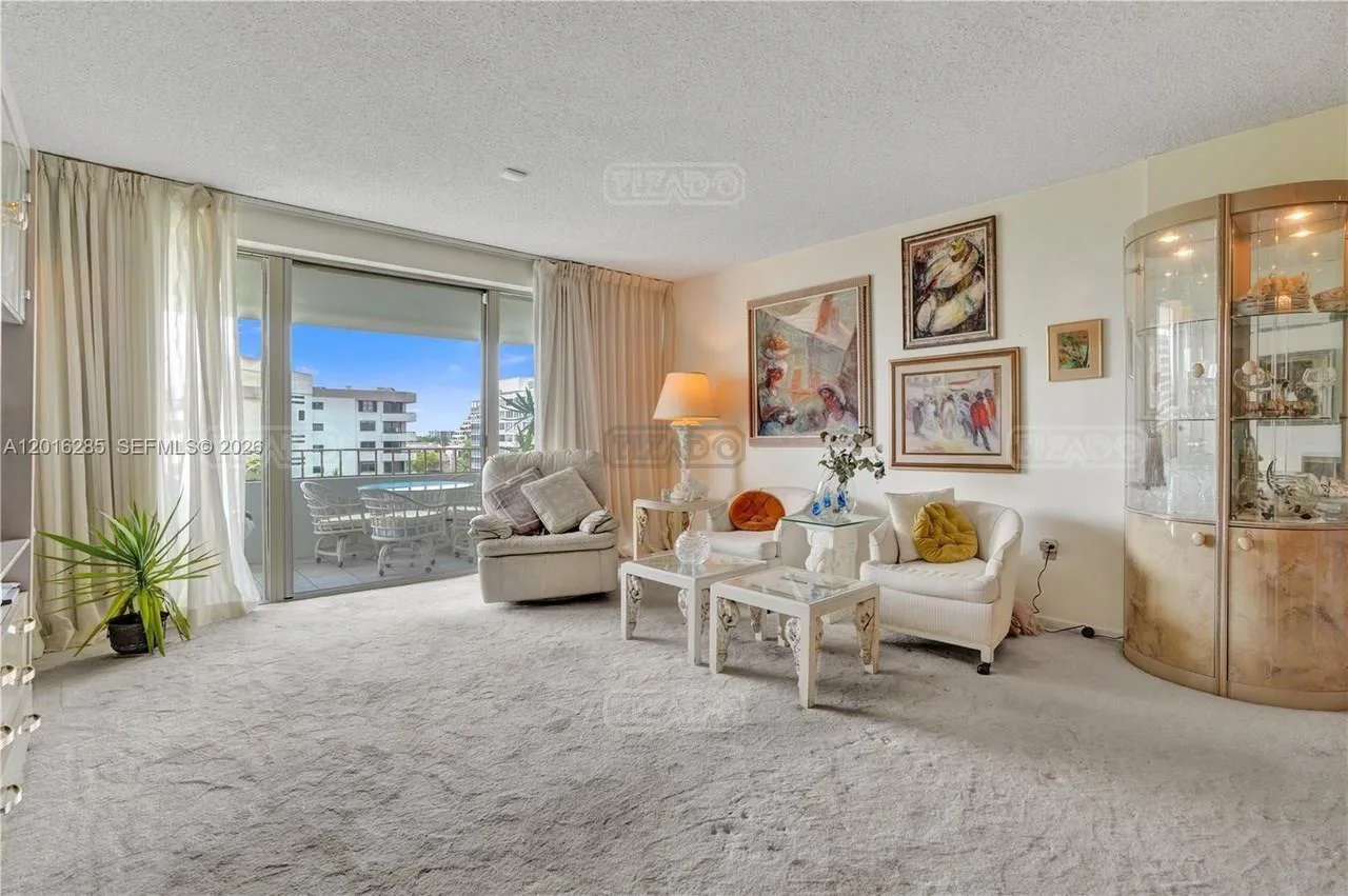 155 Ocean Lane Dr #707 100 foto 2