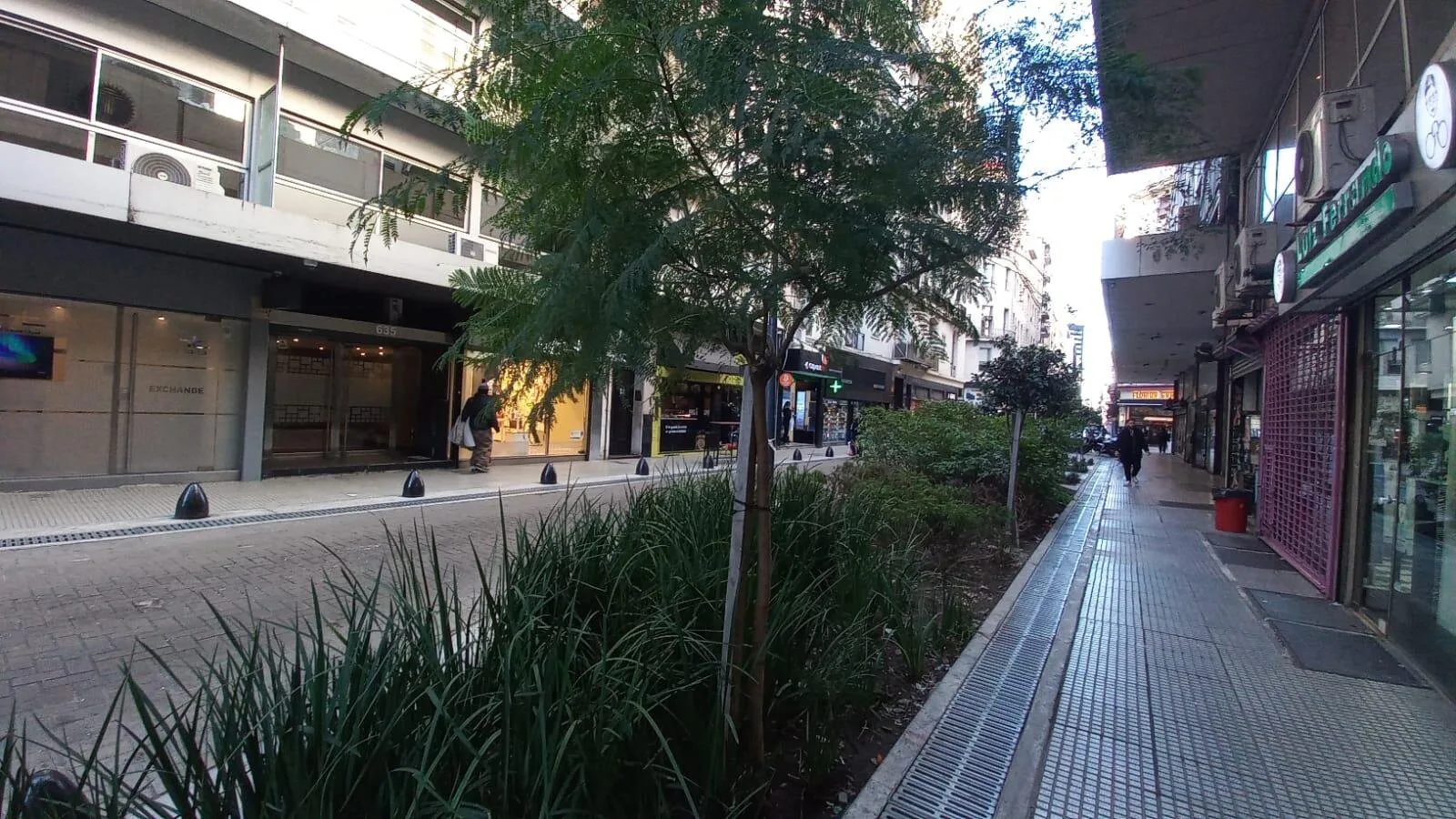 Centro proximo a Plaza San Martin, excelente monoambiente lateral, luminoso 40.37 m2, excelente oportunidad de inversion! MAS