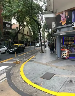 Excelente Local a la Venta en Barrio Norte foto 2