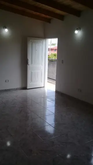 Departamento de dos dormitorios, baño, cocina comedor, con cochera a estenar foto 1