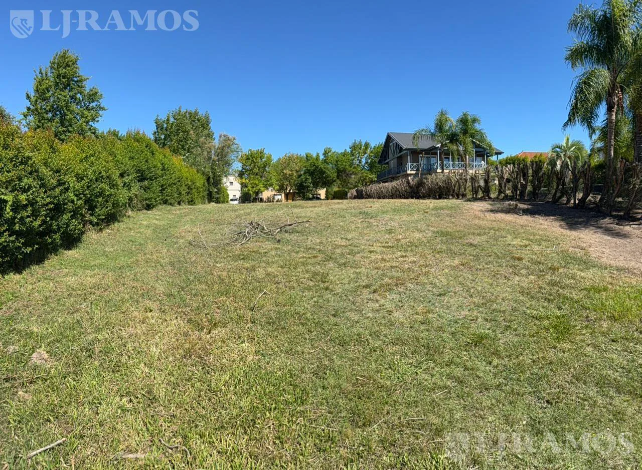 OPORTUNIDAD. LOTE DE 1058 M2 AL RIO. ORIENTACION NORTE. YA ESCRITURADO. foto 4