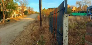 LOTE de 700 m2,  en playas de oro de San Antonio,  con todos los servicios,  totalmente llano con entorno familiar y ESCRITURA....TOTALMENTE ALAMBRADO foto 4