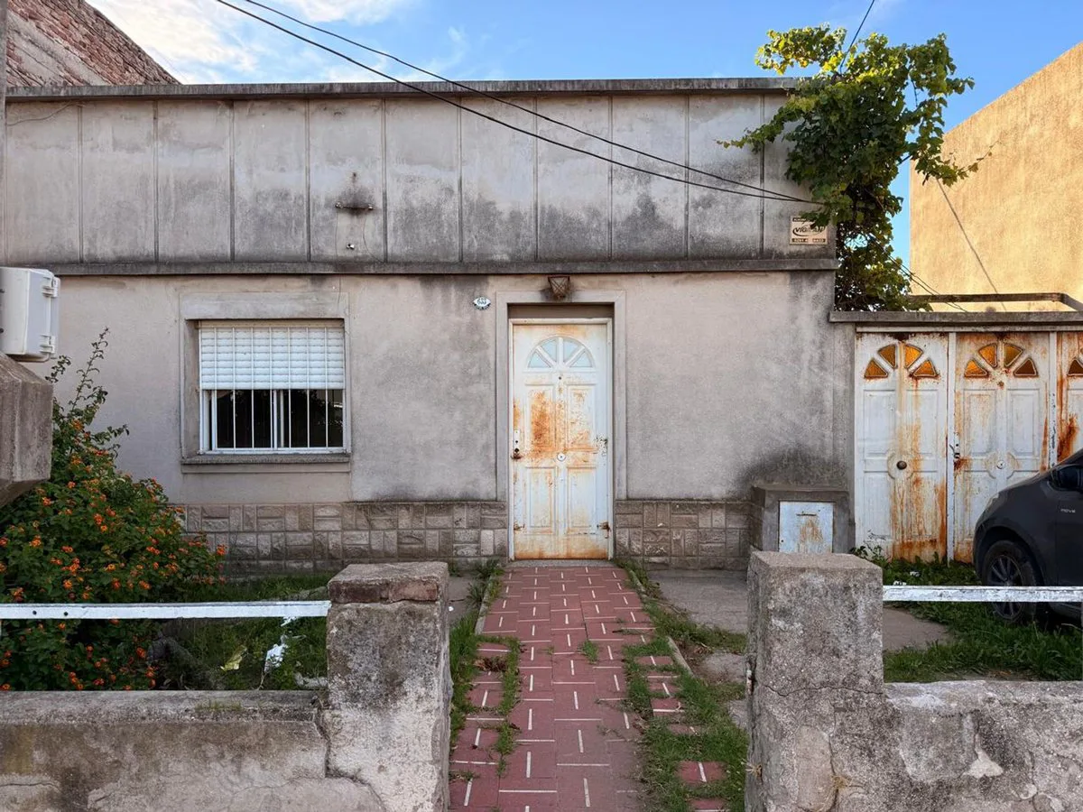 Casa (a refaccionar) mas Dto int, Barrio Pacifico foto 2