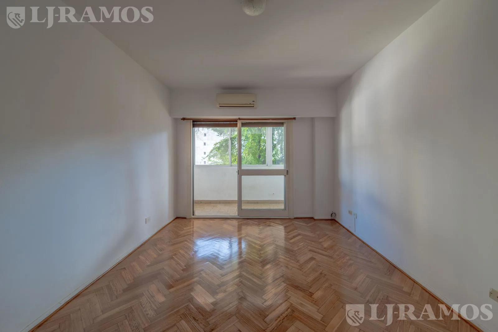 Departamento de 2 ambientes en Belgrano! Balcón foto 3