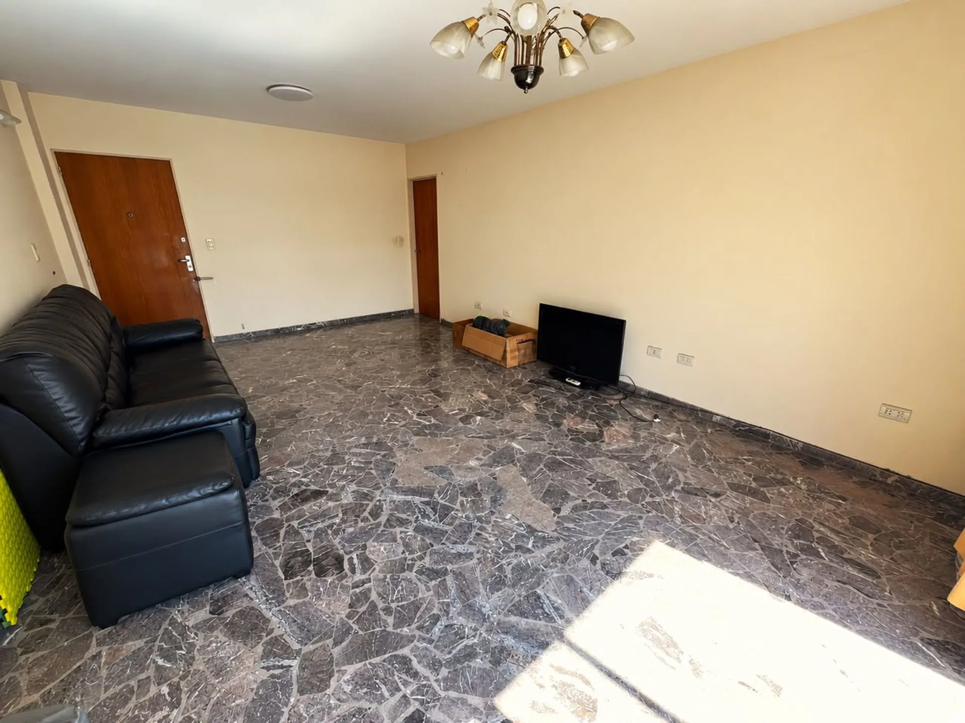 Departamento cuatro ambientes en San Martín Centro foto 2