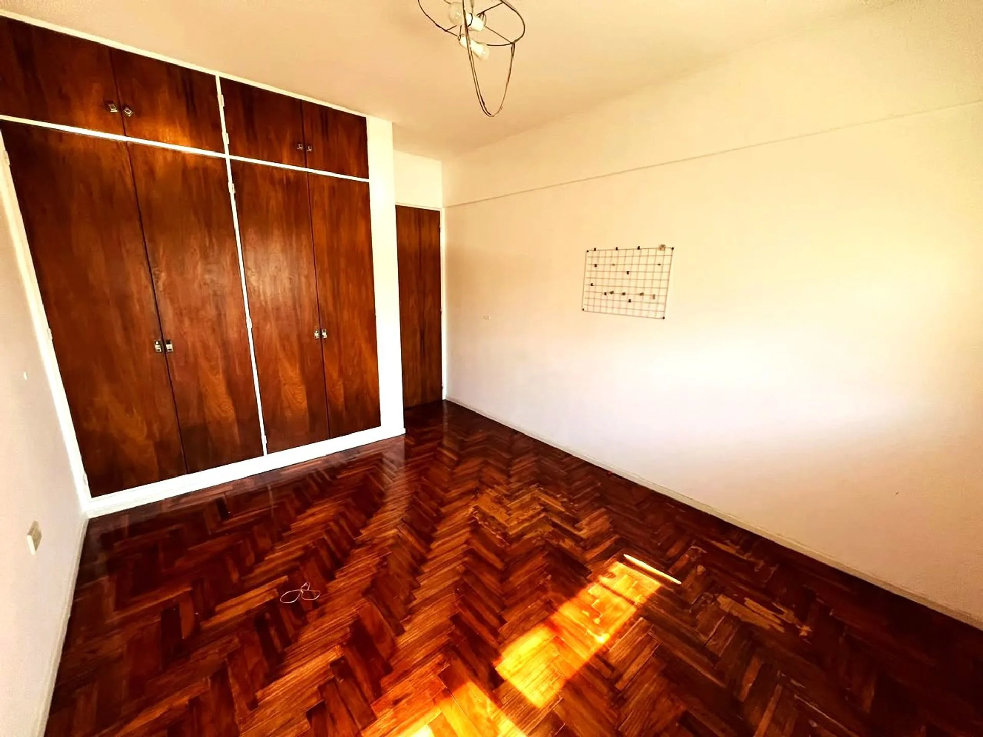 Departamento cuatro ambientes en San Martín Centro foto 4