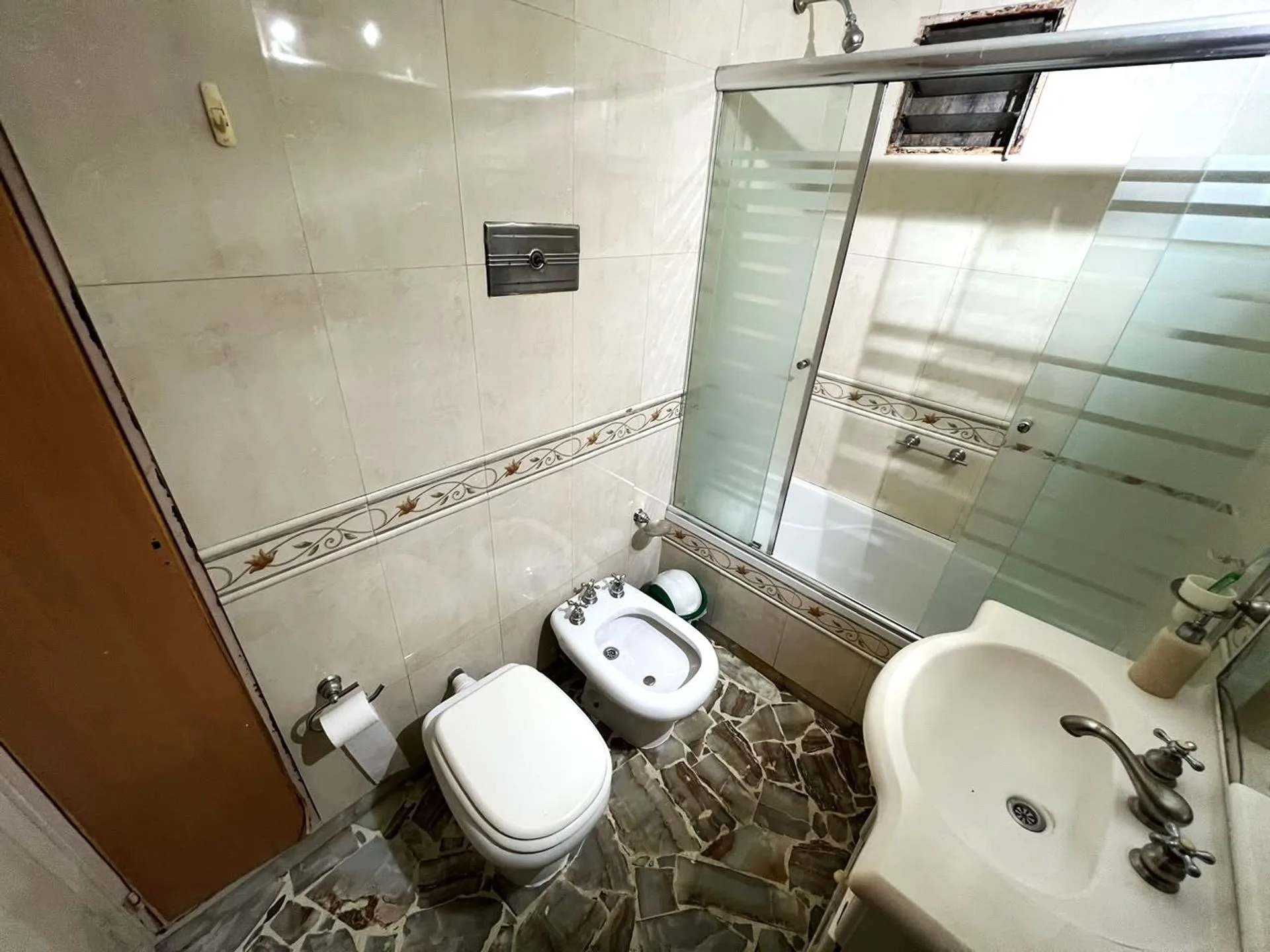 Departamento cuatro ambientes en San Martín Centro foto 5