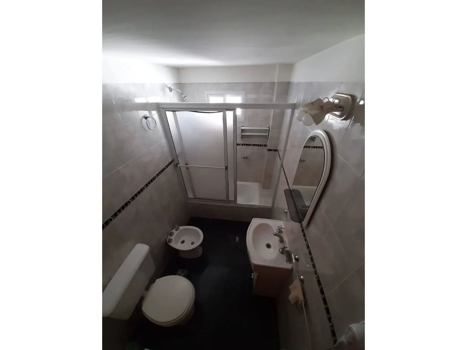 Street-Facing 1-Bedroom Apartment with Balcony in Miramar, Solymar Building – photo 6 of 9