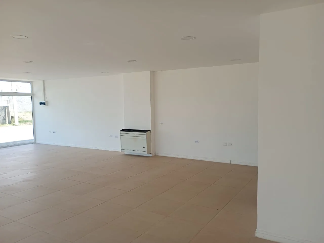 ALQUILER – LOCAL – Barrio C.G.T. foto 3