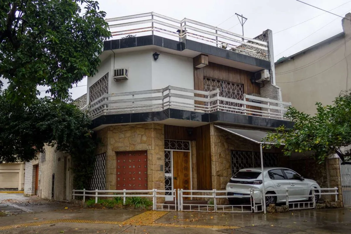 VENTA CASA 7 AMB LINIERS - EXCELENTE UBICACION foto 2