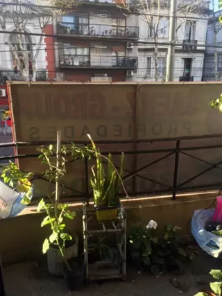 Departamento 3 ambientes al frente con balcón, zona Parque Patricios foto 3