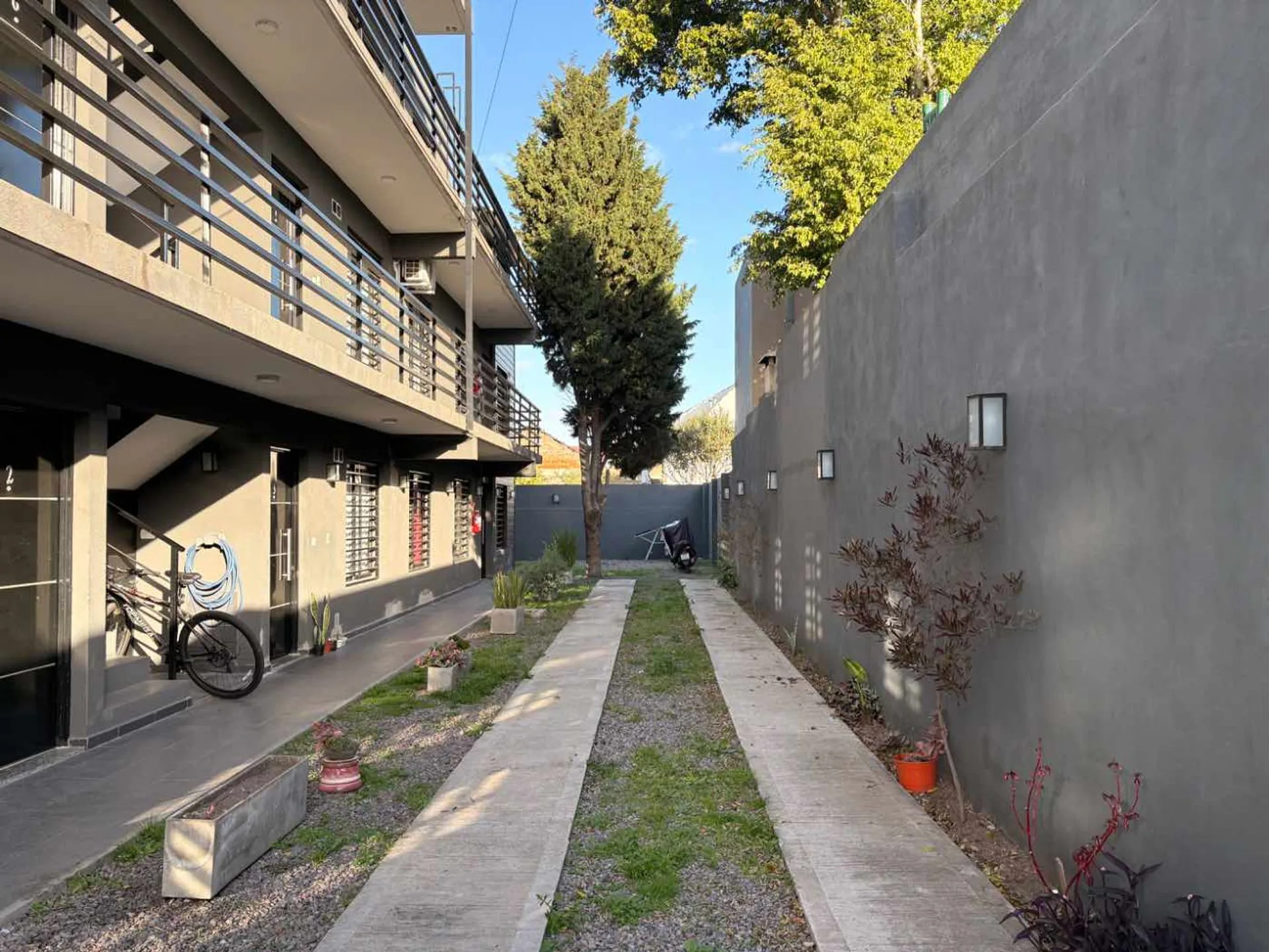 ALQUILER DEPARTAMENTO PH 2 AMBIENTES MORON foto 3