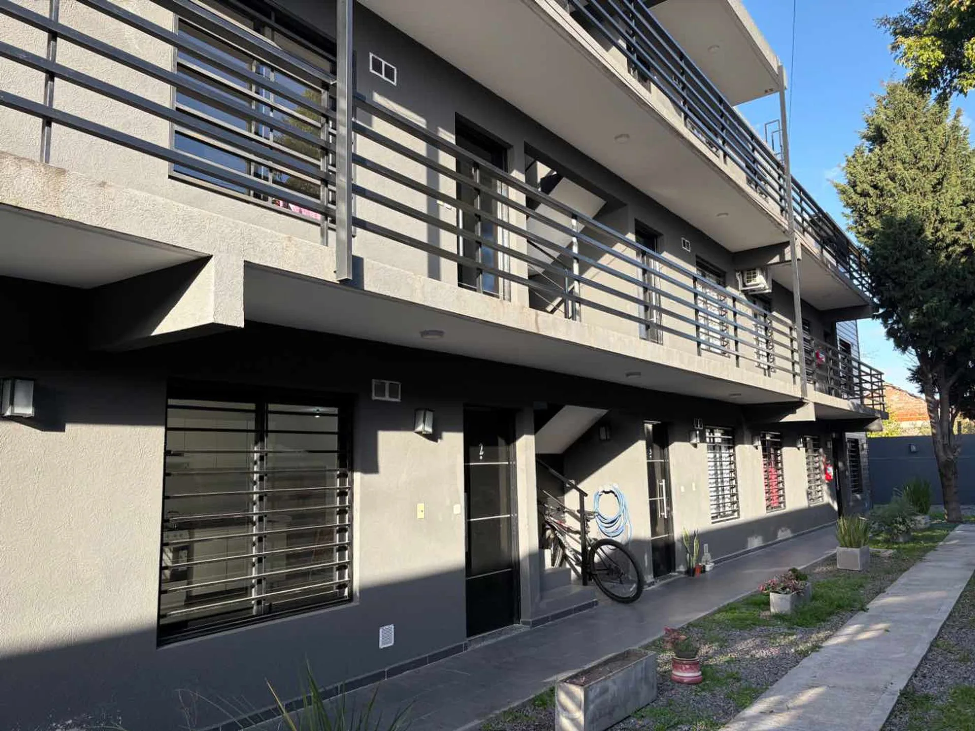 ALQUILER DEPARTAMENTO PH 2 AMBIENTES MORON foto 5