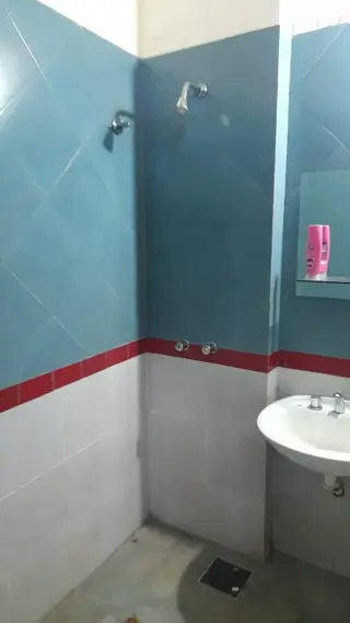 local muy amplio con baño foto 1