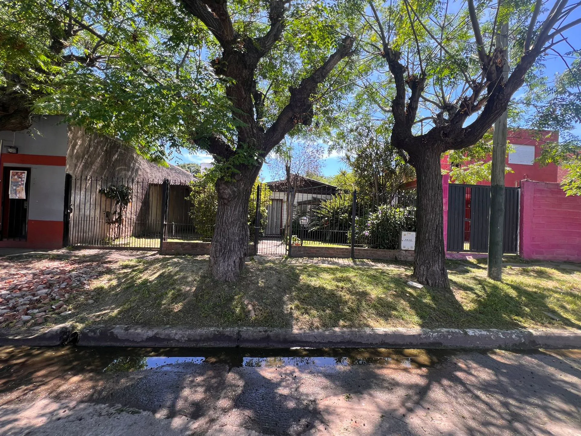 VENTA CASA  PROPIEDAD A DEMOLER foto 2