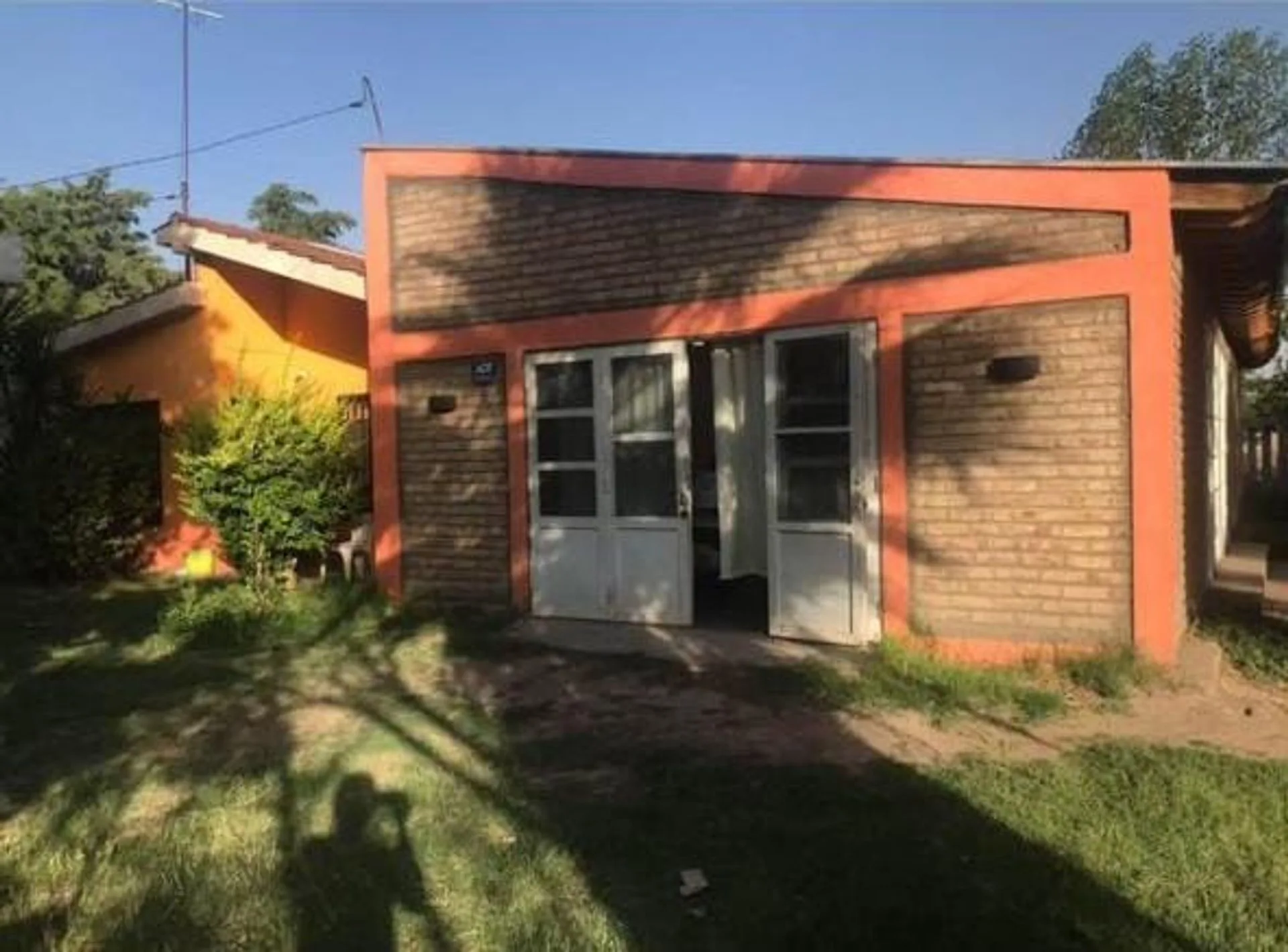 Venta de Casa con Salón Comercial | Rivadavia foto 2