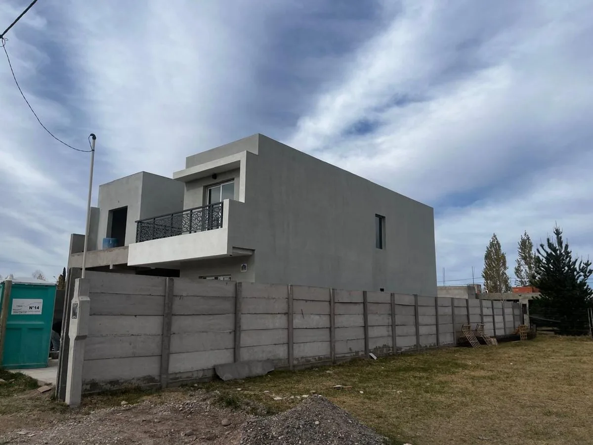 VENTA DUPLEX 3 DORMITORIOS B°LA CASONA ll PLOTTIER foto 2