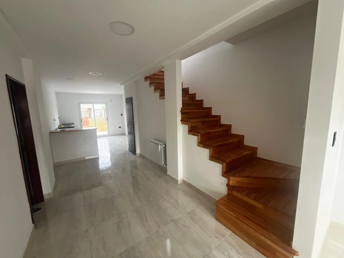 VENTA DUPLEX 3 DORMITORIOS B°LA CASONA ll PLOTTIER foto 3