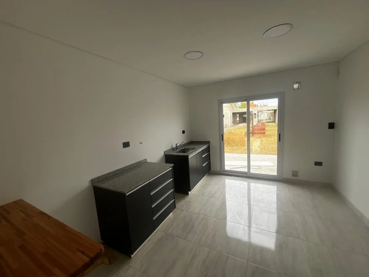 VENTA DUPLEX 3 DORMITORIOS B°LA CASONA ll PLOTTIER foto 4
