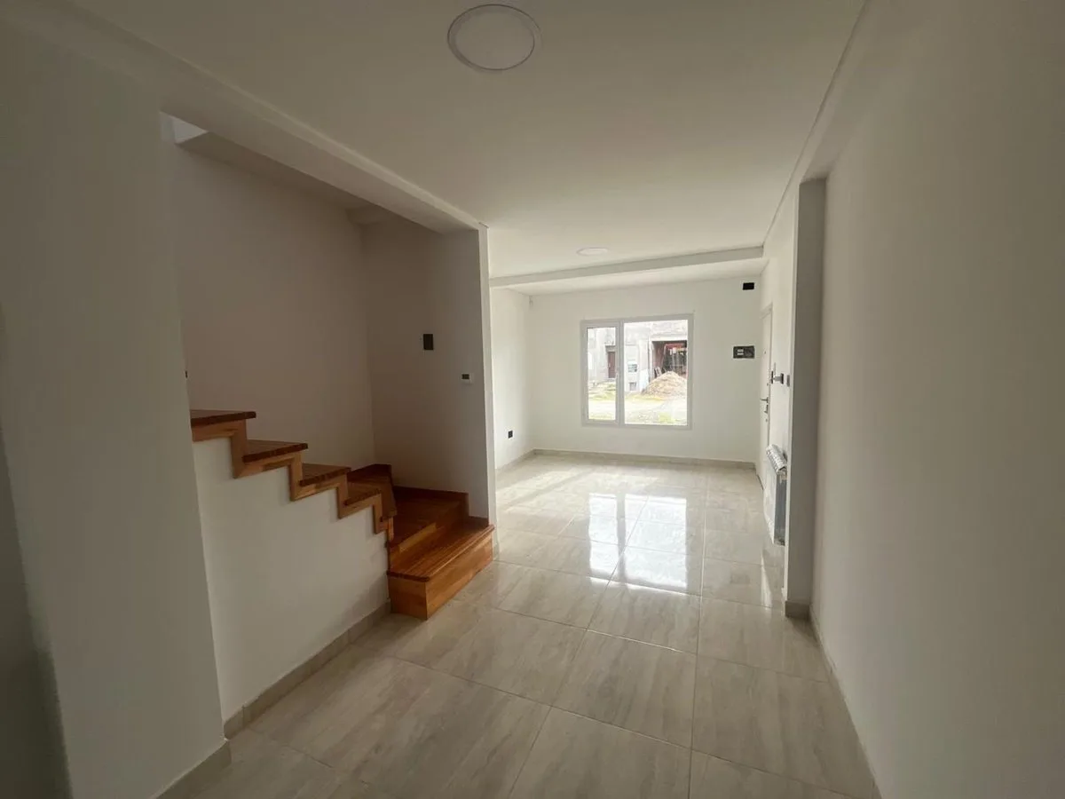 VENTA DUPLEX 3 DORMITORIOS B°LA CASONA ll PLOTTIER foto 5