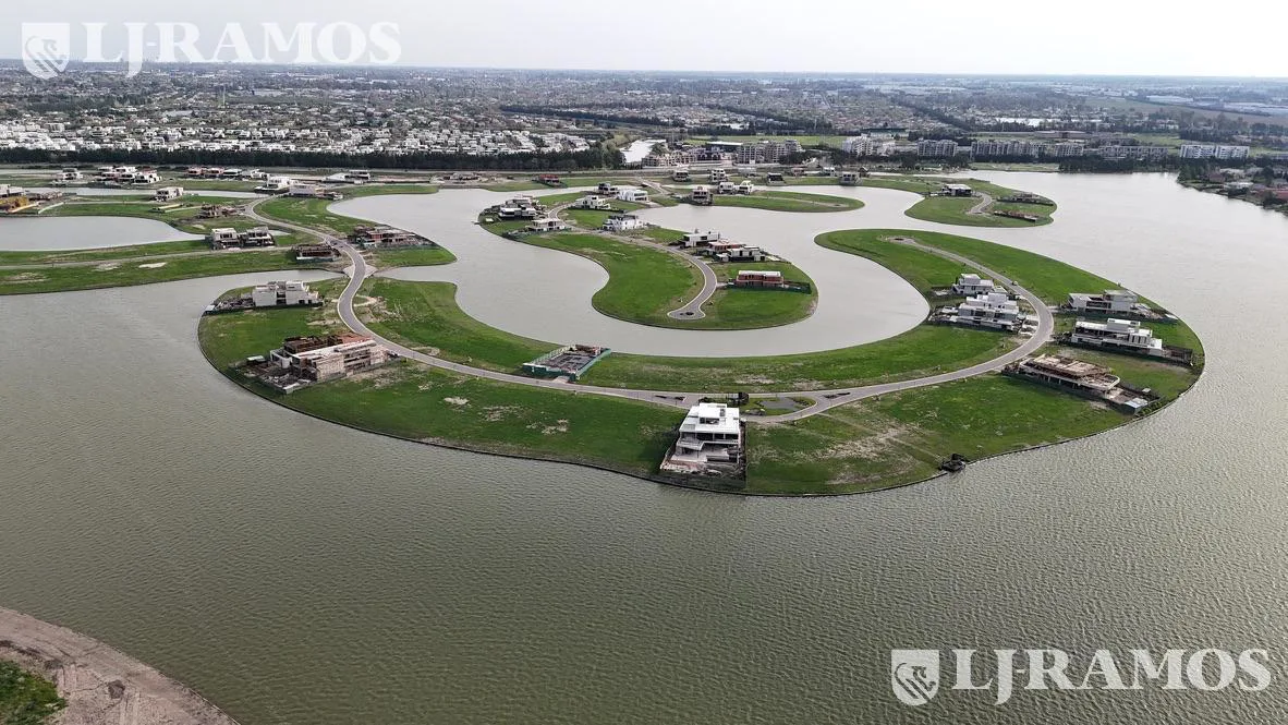 Lote sobre el lago central en venta en LOS PUENTES, NORDELTA. foto 4