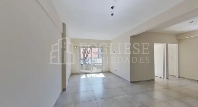 Semipiso de 3 Ambientes al Frente con Balcón Aterrazado - Excelente Ubicación