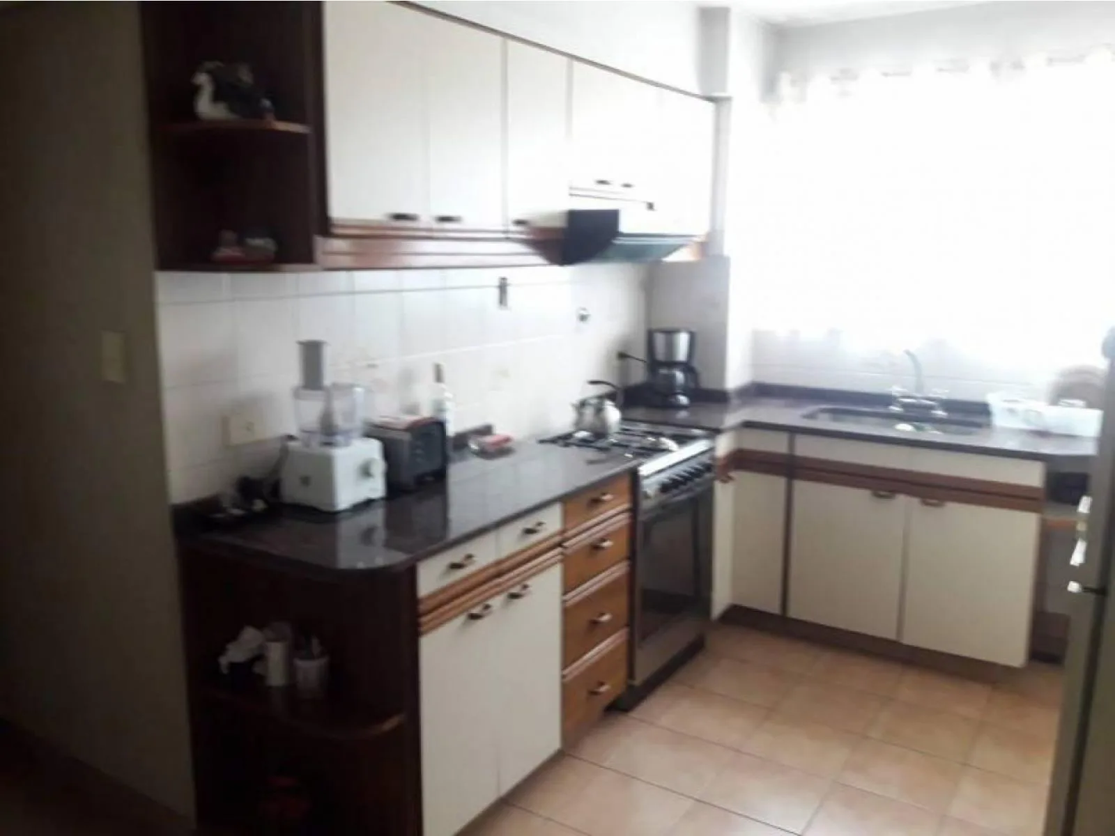 4 AMBIENTES C/ DEPENDENCIAS . Av. Montes de Oca 1200 foto 4