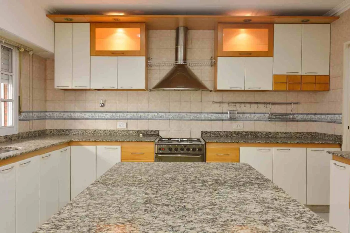 Venta PH tipo casa 4 ambiente Valentín Alsina. foto 2