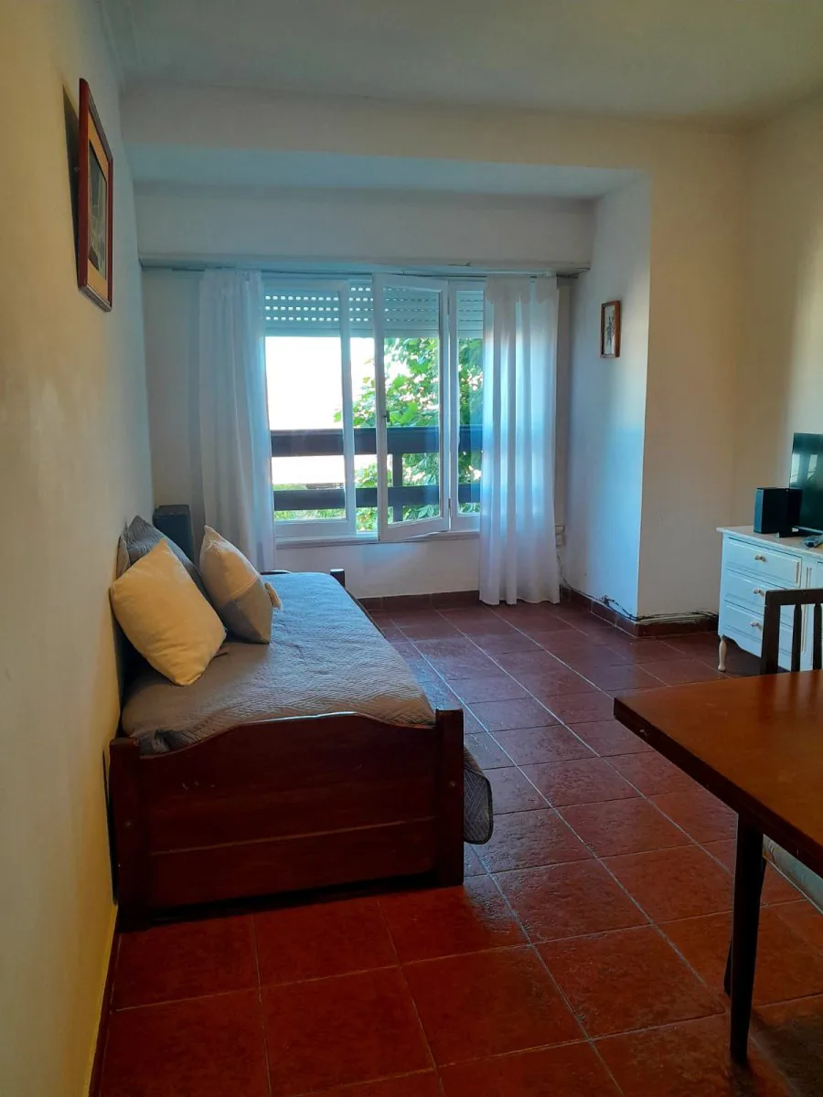 ALQUILADO.Alquiler por 12 meses departamento 2 ambientes en Miramar. Edificio Loberia foto 2